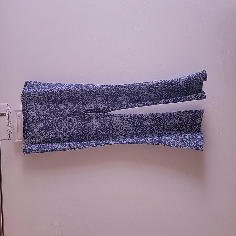 BLUE AND WHITE PRINT STRETCH BELL BOTTOMS